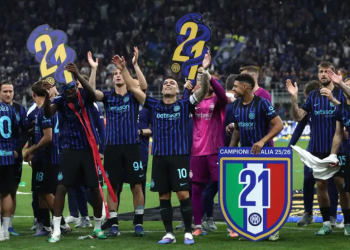 Inter Milan resmi meraih gelar Scudetto ke-21 setelah mengalahkan Parma 2-0. Trofi perdana bagi pelatih Cristian Chivu di musim debutnya. (Getty Images Sport)