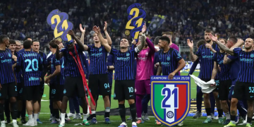 Inter Milan resmi meraih gelar Scudetto ke-21 setelah mengalahkan Parma 2-0. Trofi perdana bagi pelatih Cristian Chivu di musim debutnya. (Getty Images Sport)